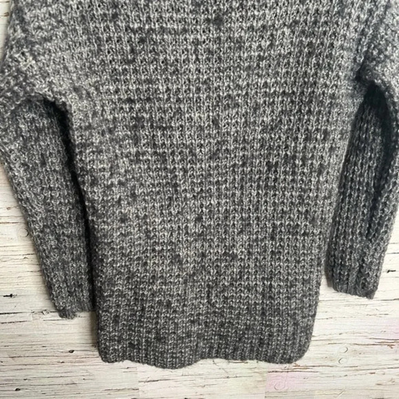 Guess gray sweater size small cowl neck knit - Picture 4 of 9
